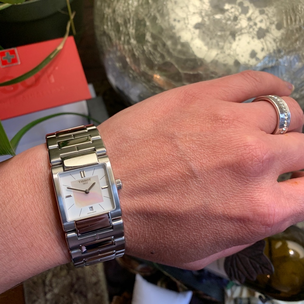 Authentic TISSOT T02 31mm stainless steel mother of Pearl watch - Picture 3 of 11